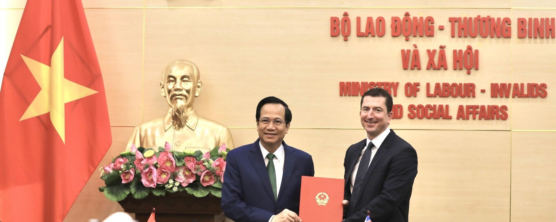 Việt Nam và Australia ký bản ghi nhớ về hỗ trợ công dân Việt Nam tham gia chương trình lao động nông nghiệp Australia - Sputnik Việt Nam, 1920, 28.03.2022