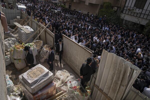 Lễ tang Avishai Yehezkel, 29 tuổi, bị bắn chết trong vụ tấn công khủng bố ở Bnei Brak, Israel - Sputnik Việt Nam