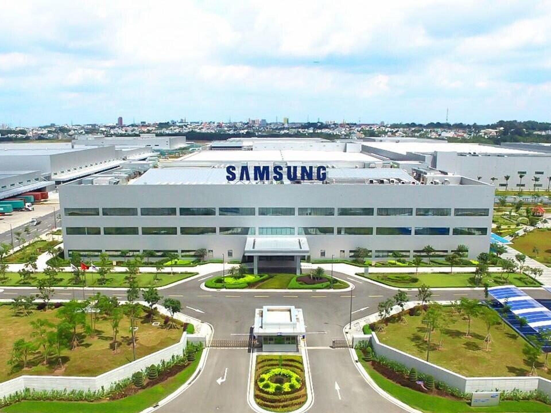 Самсунг производитель вьетнам. Вьетнам Samsung. Технопарки Вьетнама. Samsung Electronics Vietnam. Мега завод самсунг во Вьетнаме.