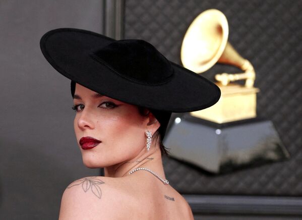Ca sĩ Halsey tại lễ trao giải âm nhạc Grammy ở Las Vegas - Sputnik Việt Nam