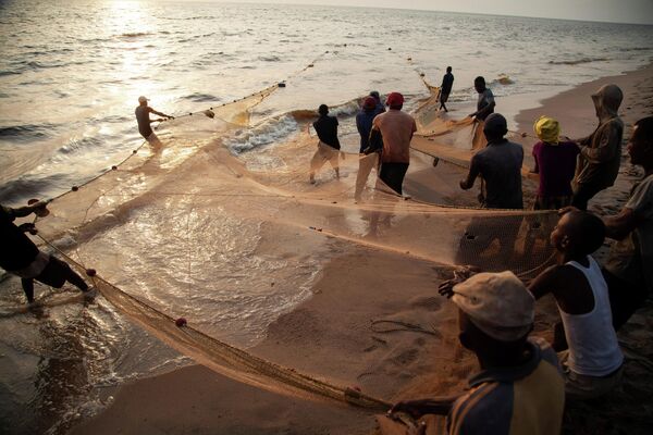 Ngư dân trên bờ biển Muanda sắp biến mất ở Congo - Sputnik Việt Nam
