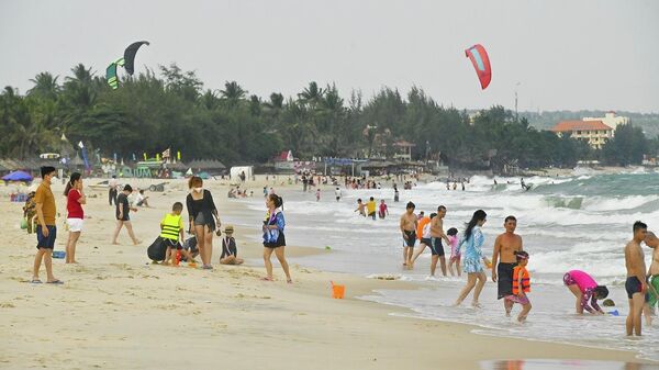Du lịch biển thu hút du khách trong kỳ nghỉ lễ năm nay - Sputnik Việt Nam