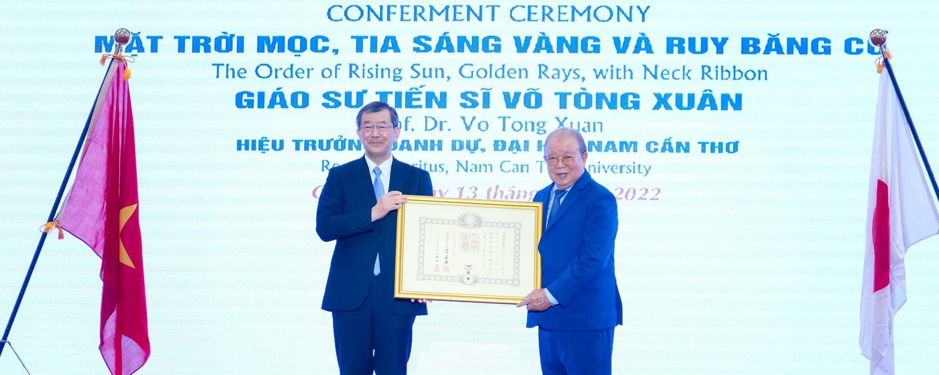 Giáo sư Võ Tòng Xuân nhận Huân chương Mặt Trời Mọc, Tia Sáng Vàng và Ruy Băng Cổ của Chính phủ Nhật Bản - Sputnik Việt Nam, 1920, 14.04.2022