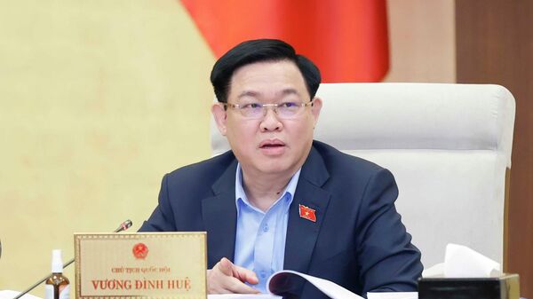 Chủ tịch Quốc hội Vương Đình Huệ phát biểu tại phiên họp - Sputnik Việt Nam