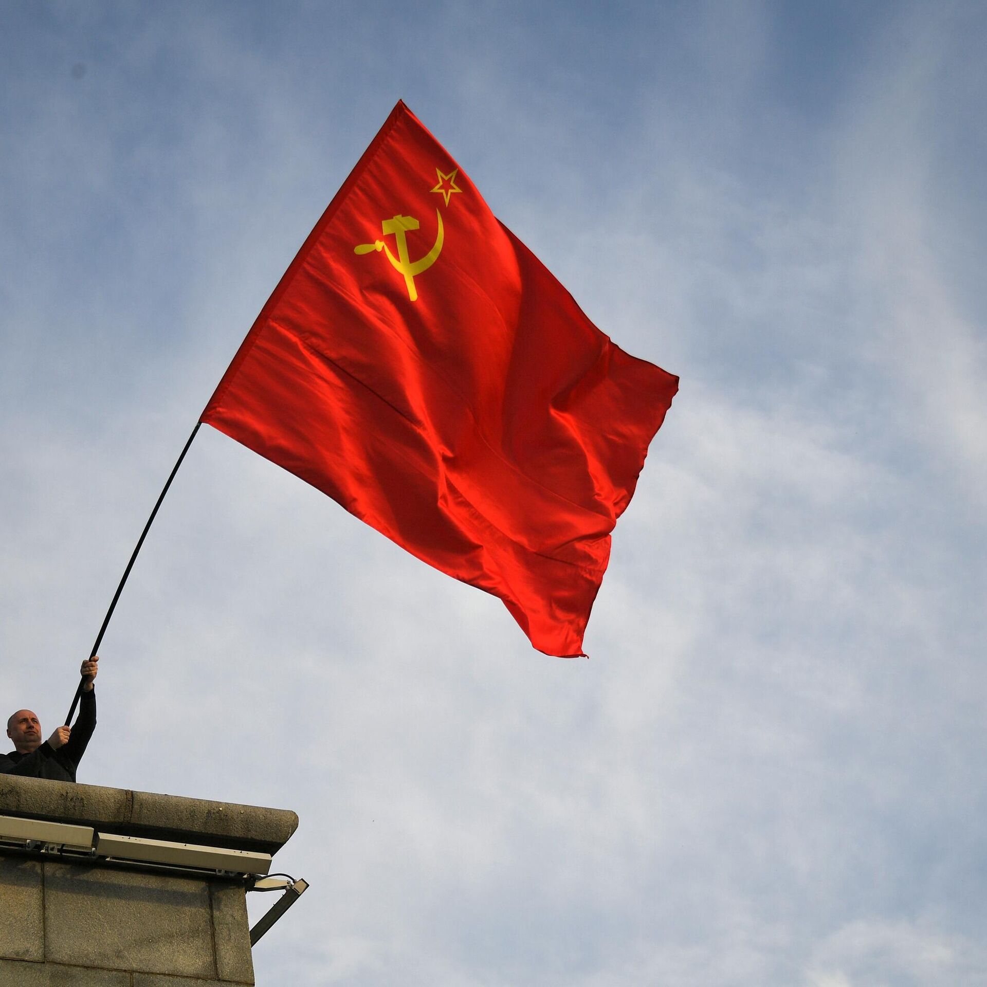 Đảng Cộng sản LB Nga đề xuất thay đổi quốc kỳ ba màu của Nga thành ...