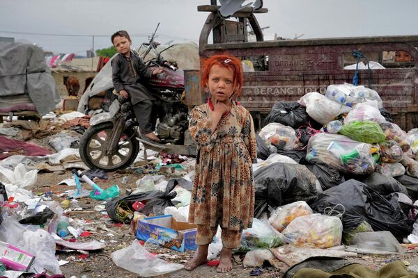 Trẻ em Afghanistan giữa đống rác ở Kabul - Sputnik Việt Nam