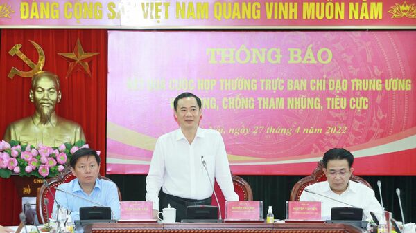 Đồng chí Nguyễn Thái Học, Phó Trưởng Ban Nội chính Trung ương thông báo tóm tắt kết quả cuộc họp - Sputnik Việt Nam
