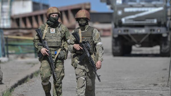 Các quân nhân công binh Quân khu phía Nam Liên bang Nga tại vị trí đóng quân tại địa điểm khôi phục kênh đào Bắc Crưm ở vùng Kherson, Ukraina. - Sputnik Việt Nam