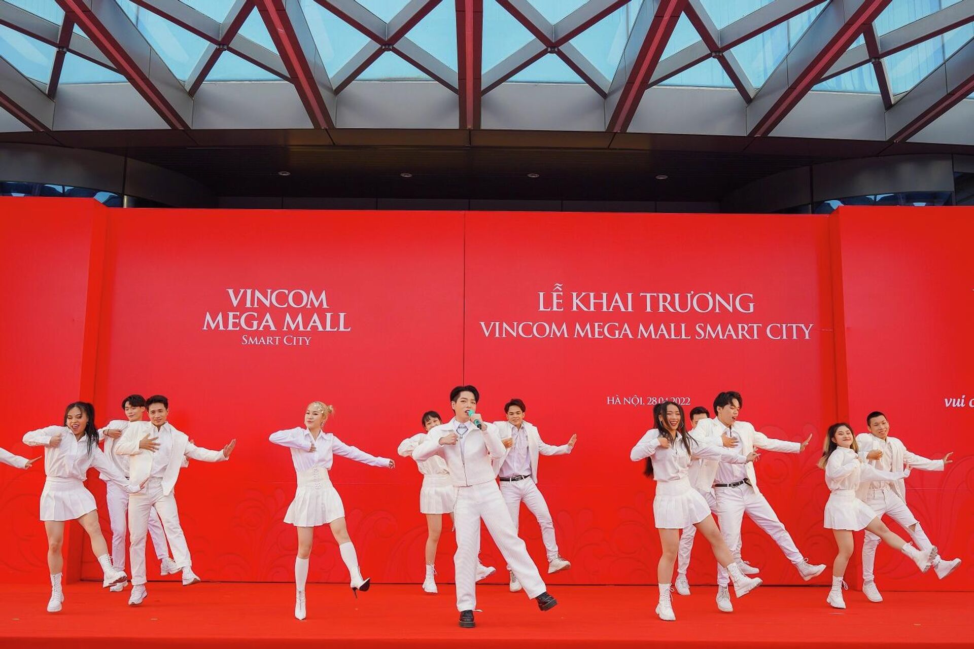 Nhiều hoạt động giải trí đã được tổ chức dịp khai trương Vincom Mega Mall Smart City - Sputnik Việt Nam, 1920, 28.04.2022