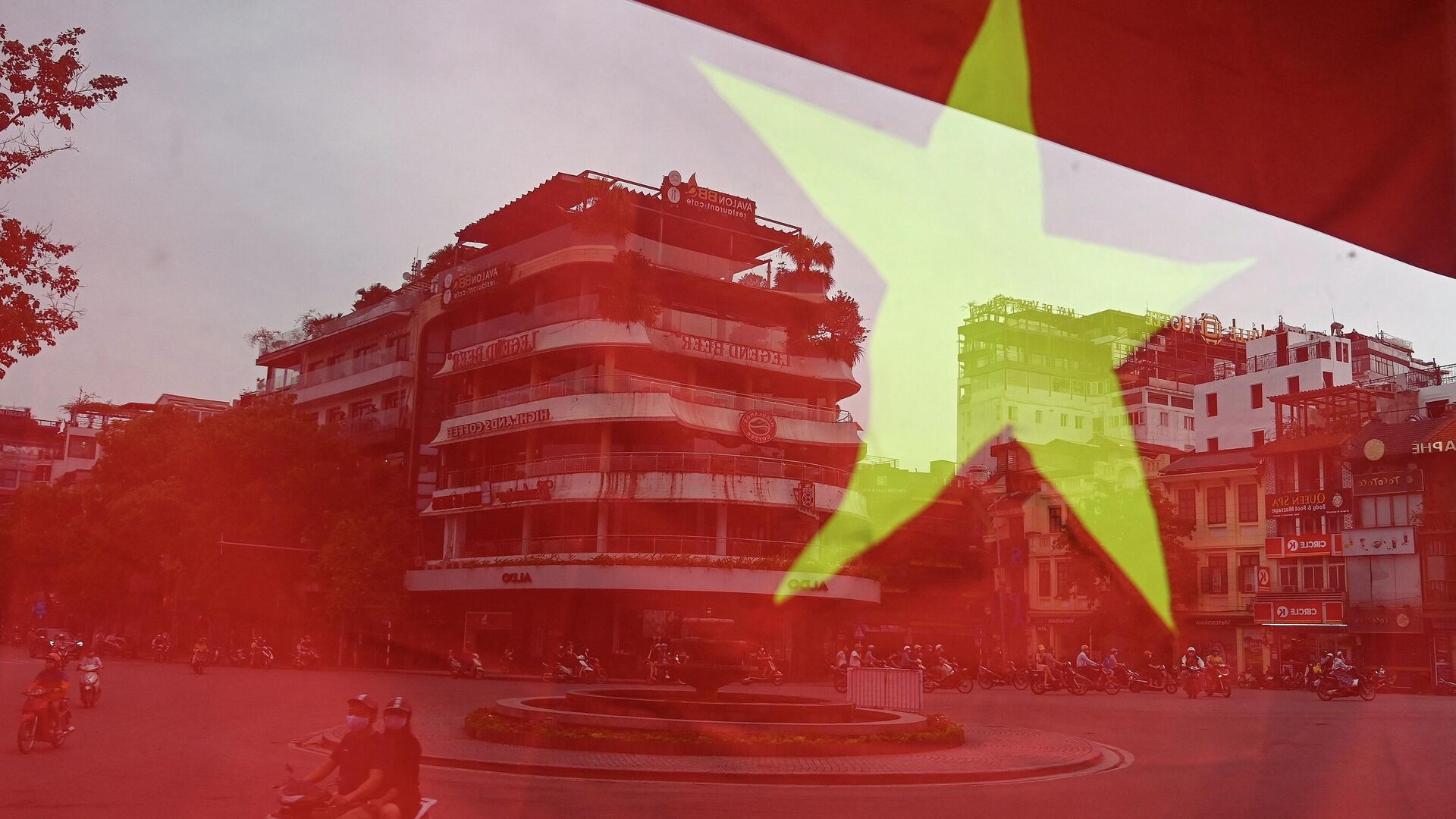 Phản chiếu hình quốc kỳ Việt Nam, Hà Nội - Sputnik Việt Nam, 1920, 30.04.2022