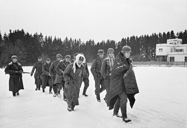 Tù binh Đức bị bắt ở ngoại ô Matxcơva. «Người thượng đẳng». Tháng 12 năm 1941 - Sputnik Việt Nam