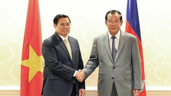 Thủ tướng Phạm Minh Chính gặp Thủ tướng Campuchia Hun Sen - Sputnik Việt Nam