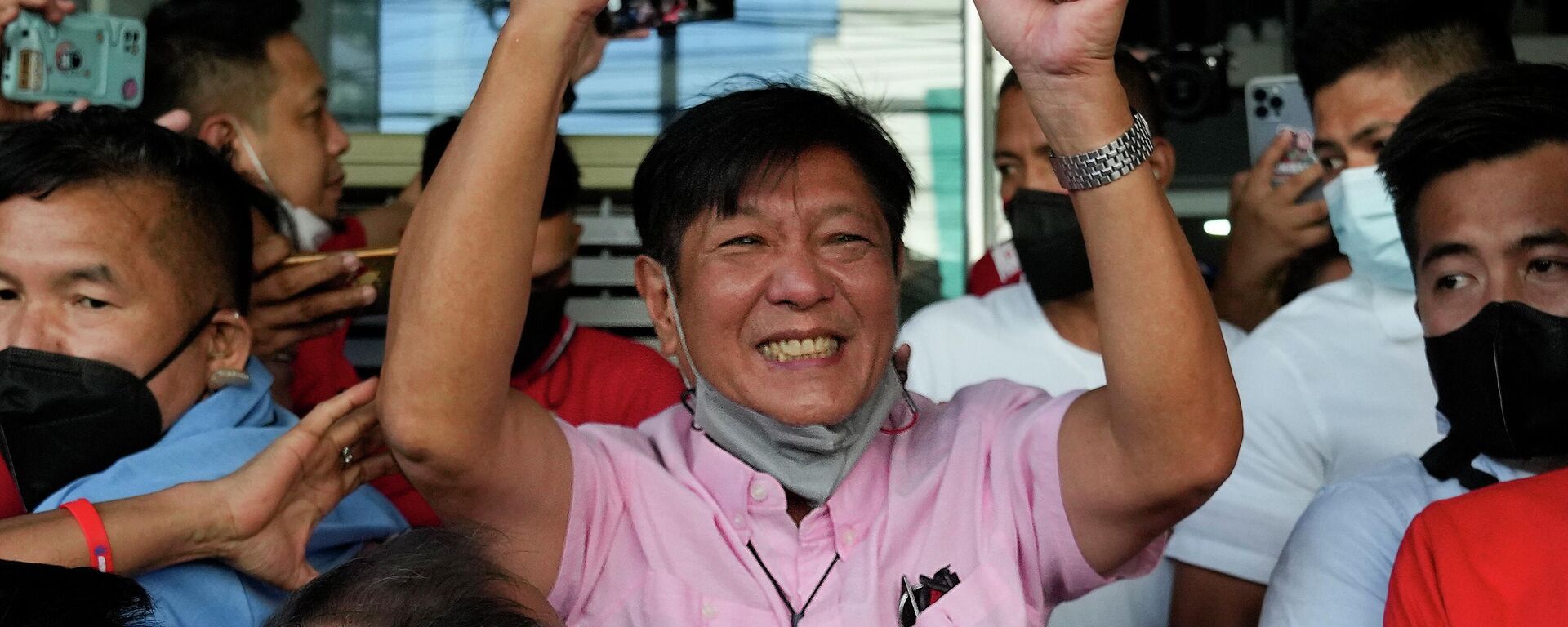 Ứng cử viên tổng thống Philippines Ferdinand Marcos Jr. ăn mừng chiến thắng trong cuộc bầu cử tổng thống - Sputnik Việt Nam, 1920, 12.05.2022
