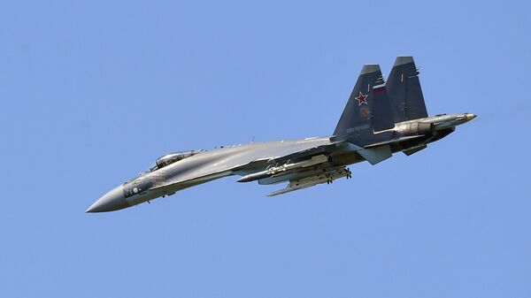 Tiêm kích đa năng Su-35 của Nga ở tỉnh Kharkov. - Sputnik Việt Nam