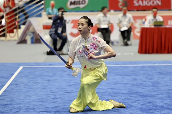 Dương Thuý Vi xuất sắc hoàn thành bài thi với 9,70 điểm, qua đó giành huy chương vàng - Sputnik Việt Nam