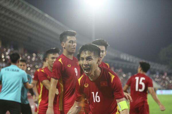 Bóng đá nam SEA Games 31: U23 Việt Nam vượt lên dẫn trước U23 Myanmar 1 - 0 - Sputnik Việt Nam