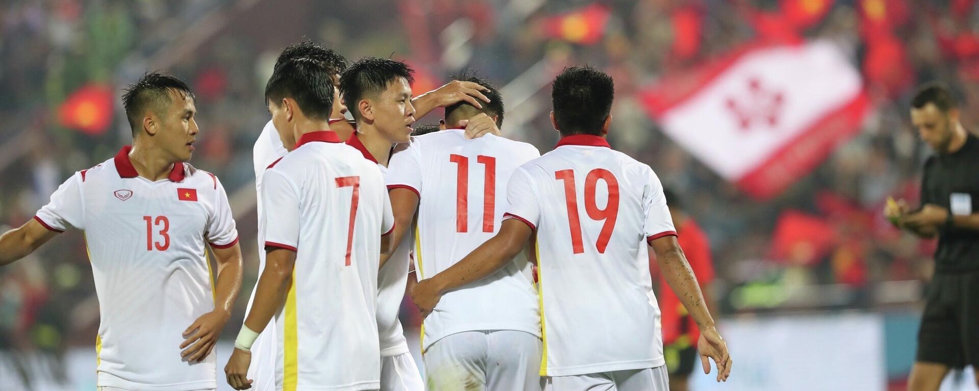 Các cầu thủ U23 Việt Nam ăn mừng bàn thắng nâng tỷ số lên 2-0 của Hồ Thanh Minh (số 19) ở phút thứ 65.  - Sputnik Việt Nam, 1920, 16.05.2022