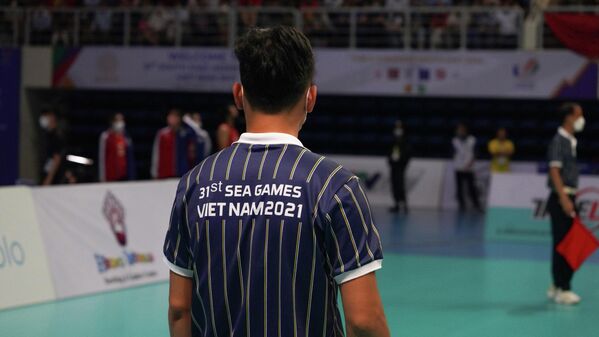 Quang cảnh trận đấu giữa ĐT bóng chuyền nữ Việt Nam và Thái Lan tại SEA Games 31 - Sputnik Việt Nam