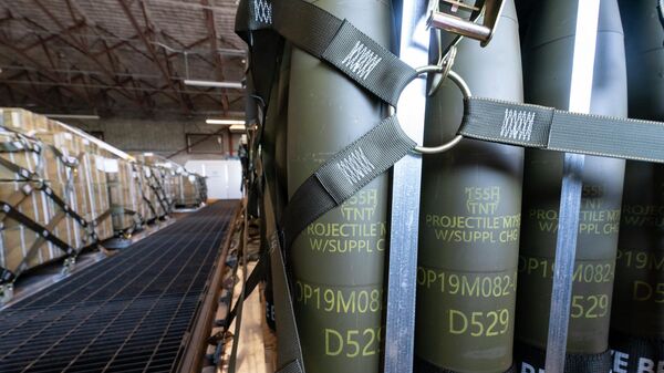  Chất hàng đạn dược để chuyển cho Ukraina tại Căn cứ Không quân Dover - Sputnik Việt Nam