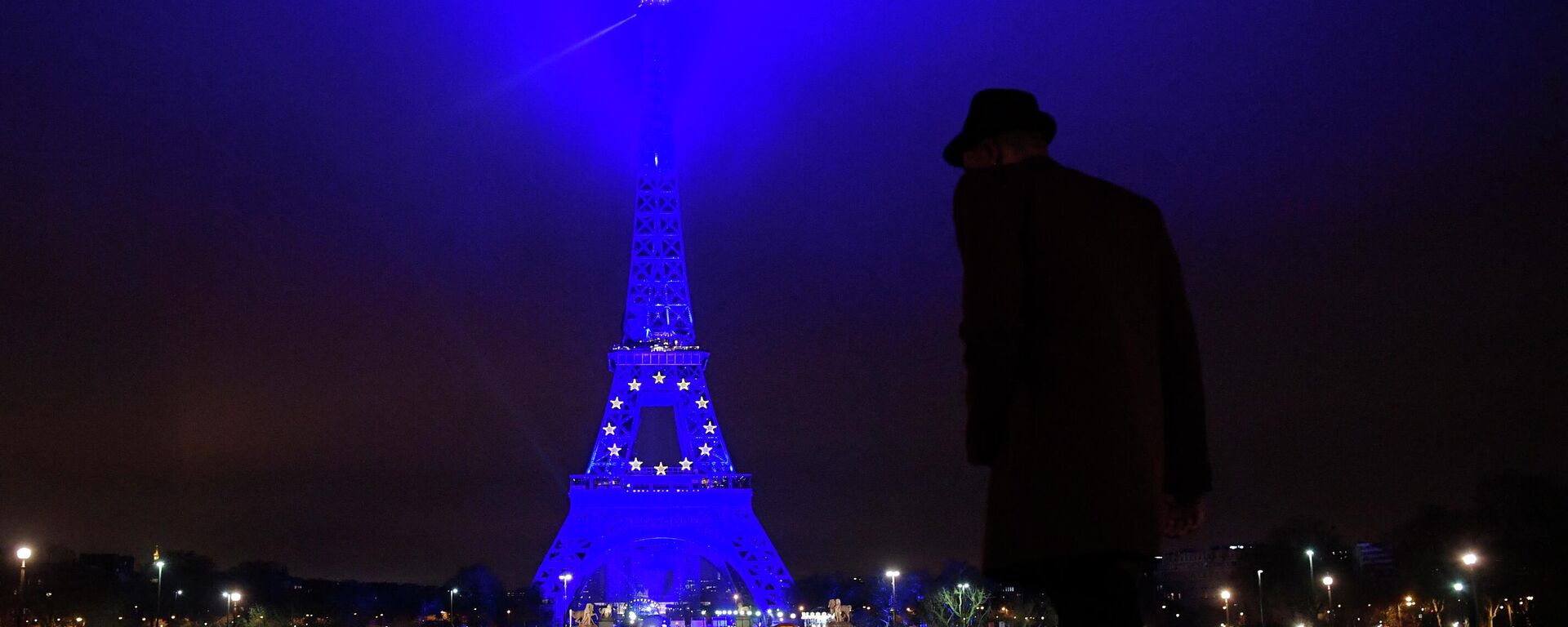 Tháp Eiffel ở Paris - Sputnik Việt Nam, 1920, 19.05.2022