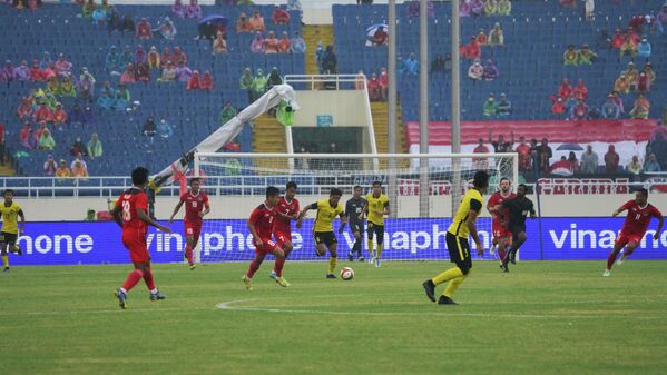 Trận đấu tranh HCĐ giữa U23 Indonesia - U23 Malaysia tại SEA Games 31 - Sputnik Việt Nam