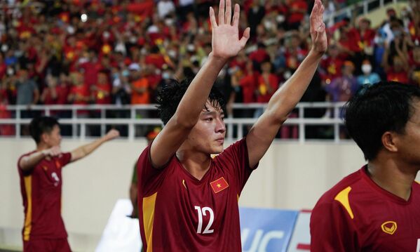 Nước mắt vui mừng chiến thắng của hậu vệ Phan Tuấn Tài (12) - Sputnik Việt Nam