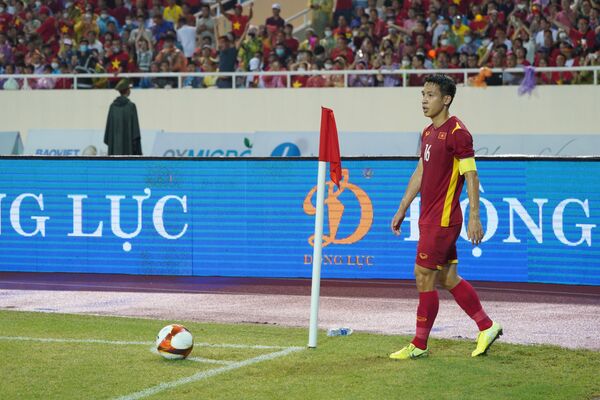 Đội trưởng U23 Việt Nam Đỗ Hùng Dũng thực hiện cú đá góc  - Sputnik Việt Nam