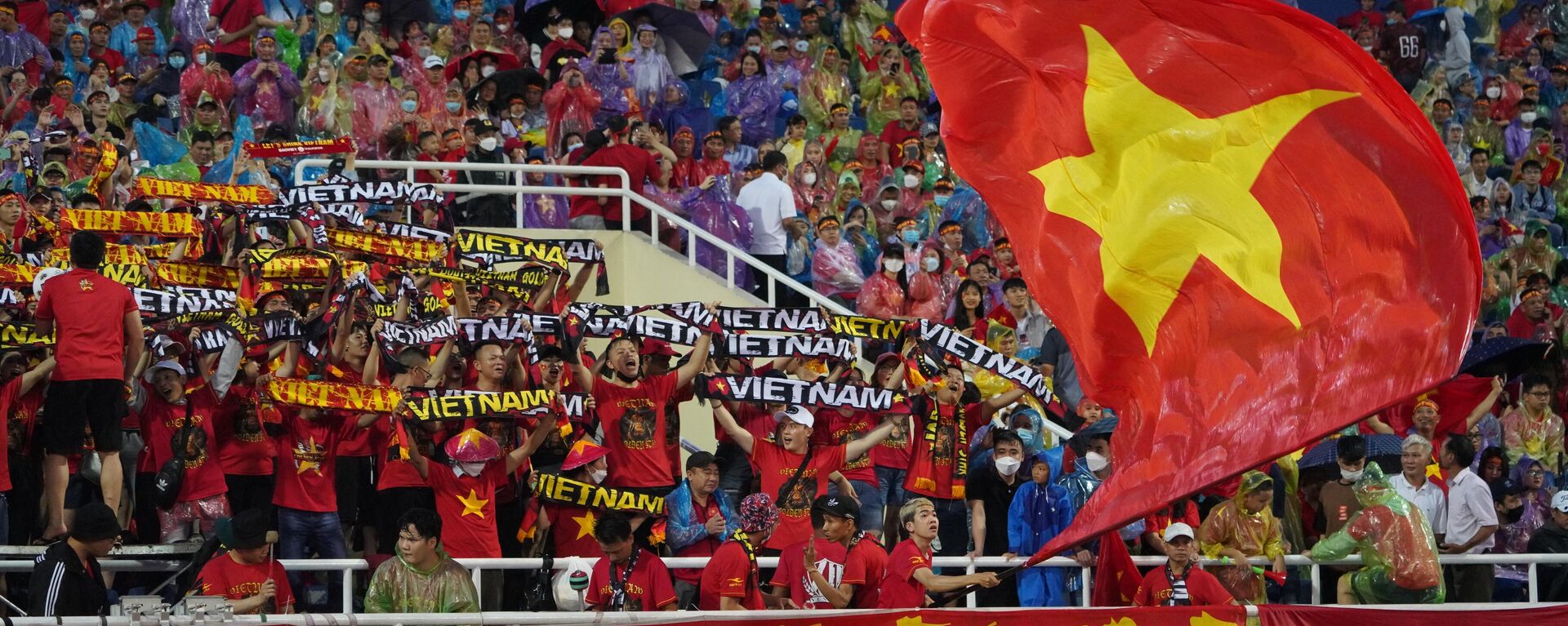 Các cổ động viên Việt Nam trong trận chung kết giữa U23 Việt Nam - U23 Thái Lan  - Sputnik Việt Nam, 1920, 23.05.2022