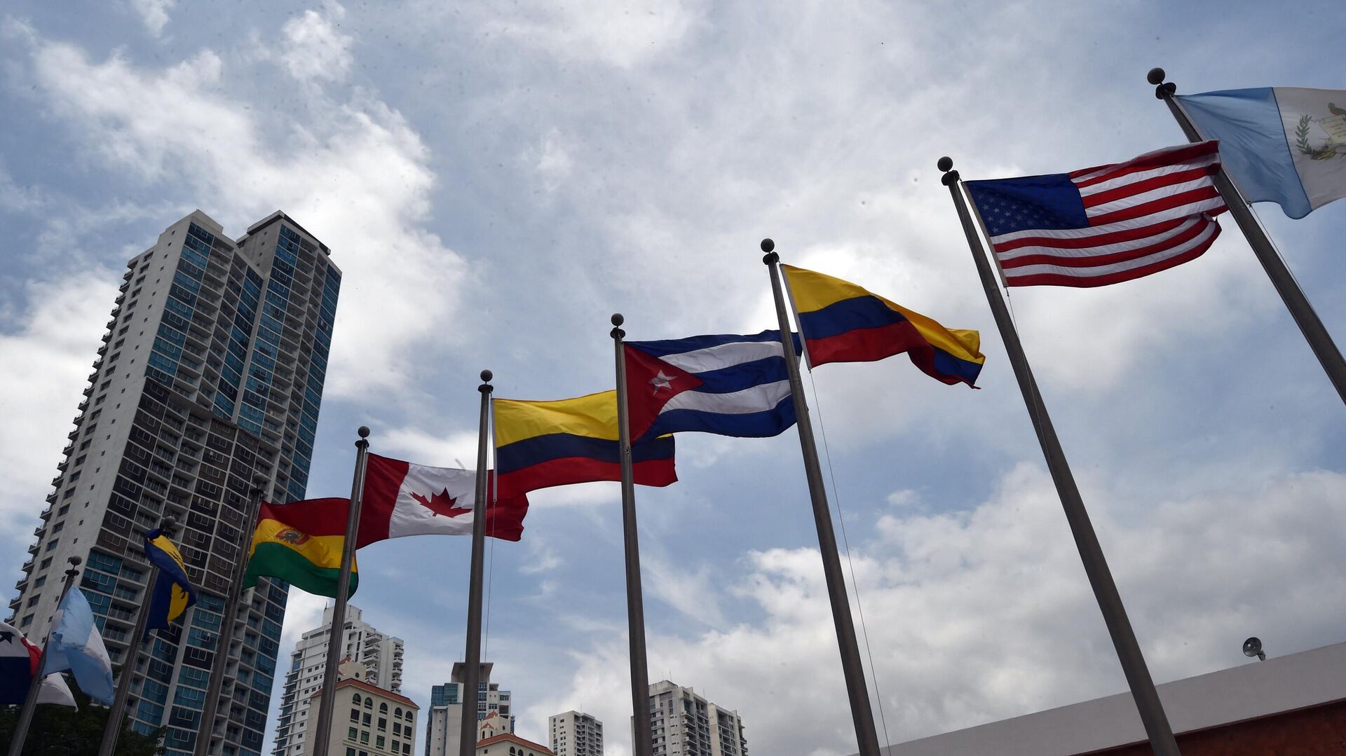 Cờ của các nước tham gia Hội nghị thượng đỉnh châu Mỹ tại Panama vào năm 2015 - Sputnik Việt Nam, 1920, 23.05.2022