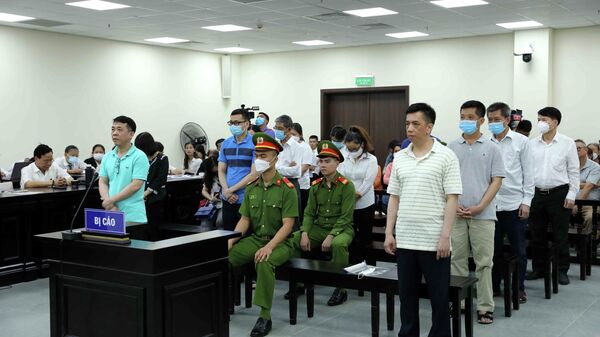 Xét xử vụ buôn bán thuốc giả: Nguyên Thứ trưởng Bộ Y tế Trương Quốc Cường bị tuyên phạt 4 năm tù - Sputnik Việt Nam