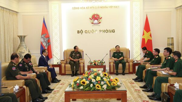Bộ trưởng Bộ Quốc phòng Phan Văn Giang tiếp Bộ trưởng Bộ Quốc phòng Campuchia Tea Banh - Sputnik Việt Nam