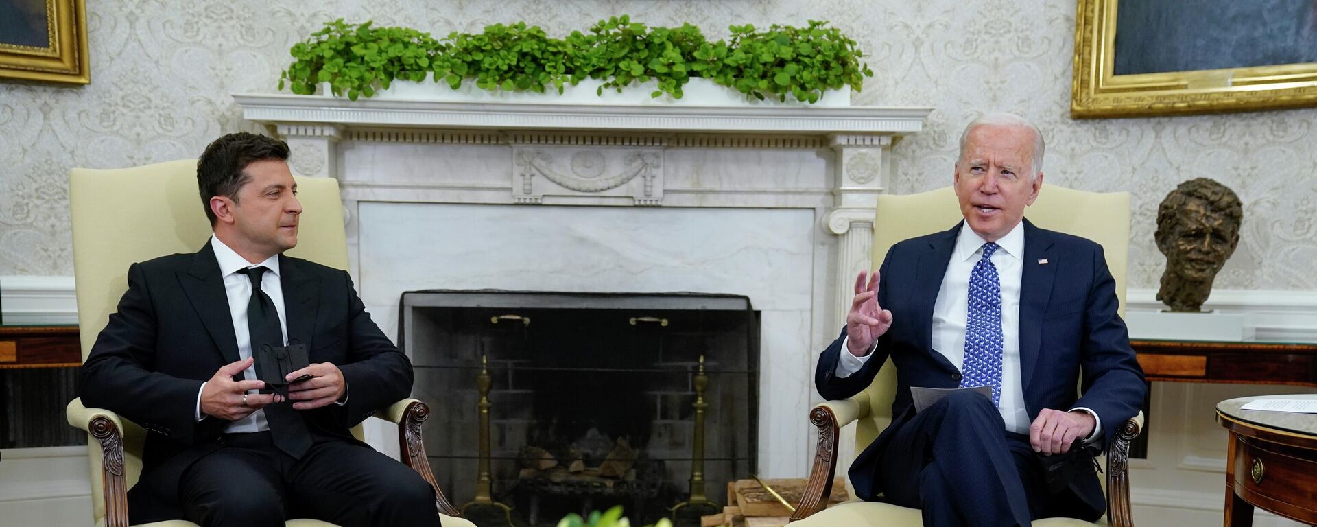 Cuộc gặp của Tổng thống Mỹ Joe Biden và Tổng thống Ukraina Vladimir Zelensky tại Phòng Bầu dục Nhà Trắng, Washington (ngày 01/9/2021) - Sputnik Việt Nam, 1920, 28.05.2022