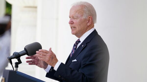 Tổng thống Joe Biden phát biểu tại Nghĩa trang Quốc gia Arlington trong lễ tưởng niệm Chiến sĩ trận vong của Hoa Kỳ - Sputnik Việt Nam