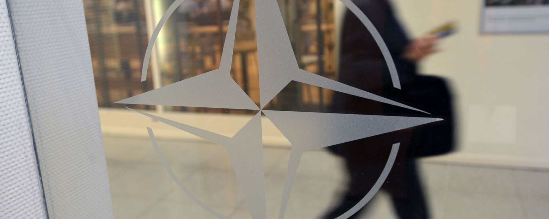 Biểu tượng của tổ chức tại Trụ sở NATO ở Brussels, Bỉ - Sputnik Việt Nam, 1920, 31.01.2023