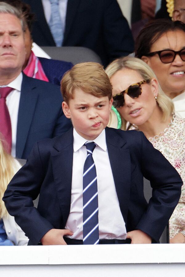Hoàng tử George con trai của Công tước và nữ Công tước xứ Cambridge William và Catherine tại Đại lễ Bạch kim của Nữ hoàng Elizabeth II. - Sputnik Việt Nam