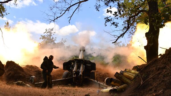 Lực lượng LNR bắn phá Lực lượng vũ trang Ukraina từ ngoại ô Popasnaya - Sputnik Việt Nam
