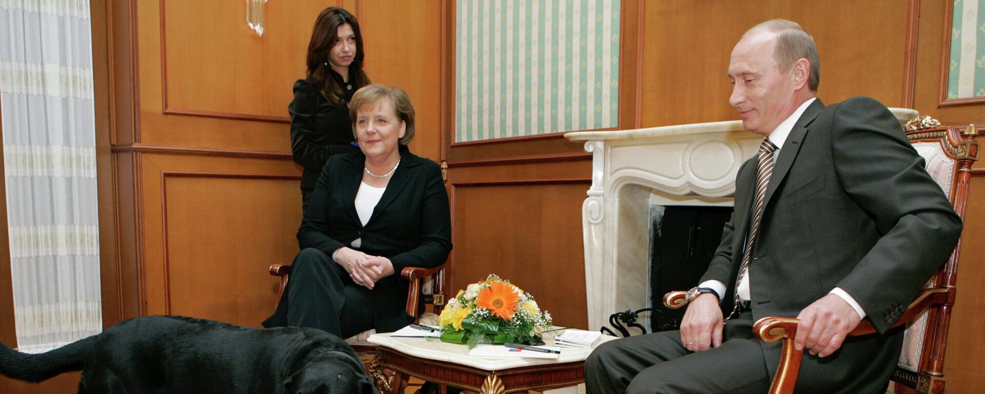 Thủ tướng Đức Angela Merkel và Tổng thống Nga Vladimir Putin trong cuộc gặp tại dinh thự Sochi của Tổng thống Nga Bocharov Ruchey - Sputnik Việt Nam, 1920, 08.06.2022