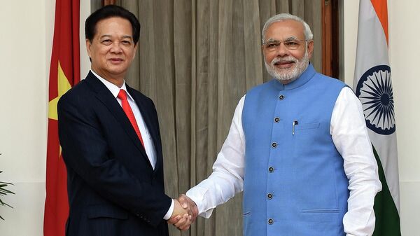 Thủ tướng Ấn Độ Narendra Modi và Thủ tướng Việt Nam Nguyễn Tấn Dũng bắt tay trước cuộc hội đàm tại New Delhi - Sputnik Việt Nam