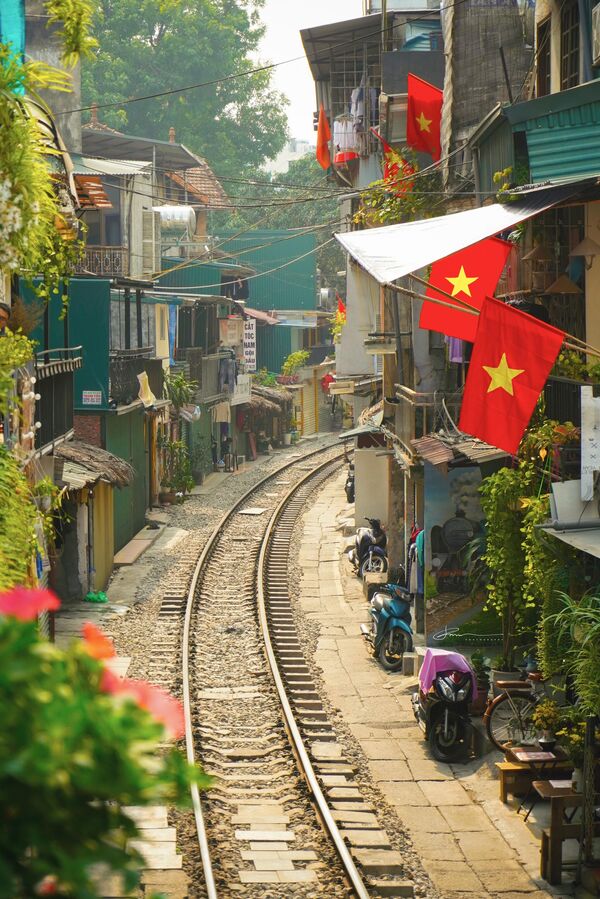 Đường sắt đi qua trung tâm Hà Nội. - Sputnik Việt Nam