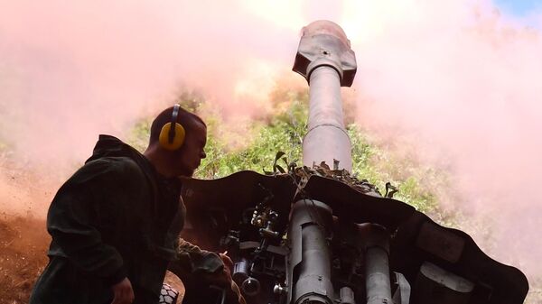 Pháo binh của Cộng hòa Nhân dân Lugansk đang bắn phá Lực lượng vũ trang Ukraina từ ngoại ô Popasna - Sputnik Việt Nam