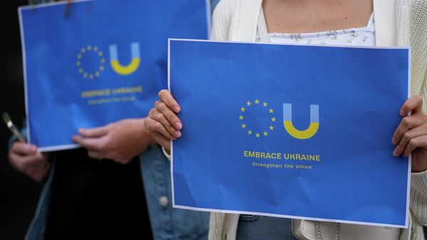 Mít tinh ủng hộ việc Ukraina gia nhập Liên minh Châu Âu ở Lisbon - Sputnik Việt Nam