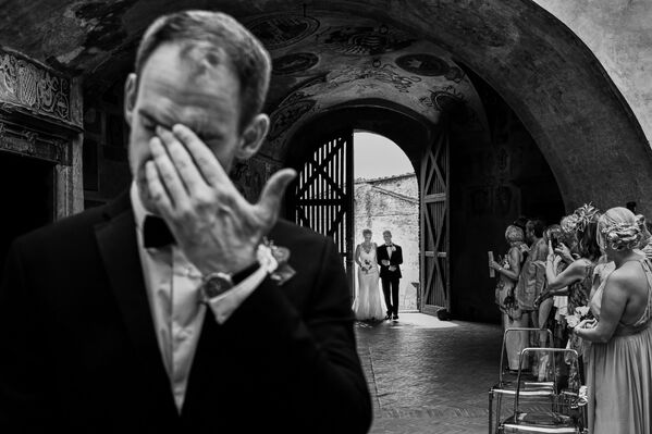 &quot;Arrivo della Sposa&quot; của nhiếp ảnh gia Ý Damiano Salvadori đã giành vị trí đầu tiên trong hạng mục &quot;Wedding&quot; (Đám cưới), 2022 Creative Photo Awards - Sputnik Việt Nam