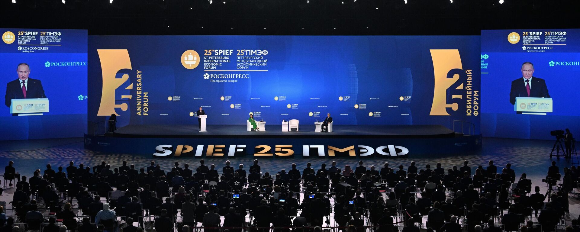 Tổng thống Nga Vladimir Putin tham dự SPIEF-2022 - Sputnik Việt Nam, 1920, 17.06.2022