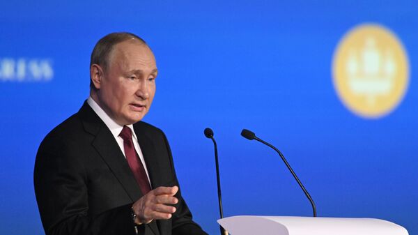 Tổng thống Nga Vladimir Putin tham dự SPIEF-2022 - Sputnik Việt Nam