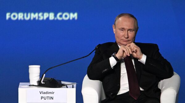 Tổng thống Nga Vladimir Putin tham gia SPIEF-2022 - Sputnik Việt Nam