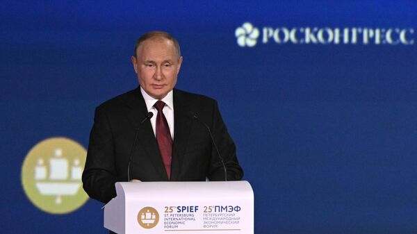 Tổng thống Nga Vladimir Putin tham dự SPIEF-2022 - Sputnik Việt Nam