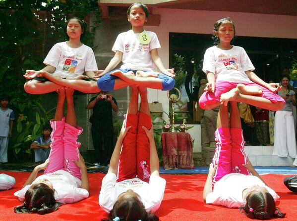 Lễ hội Yoga tại Indonesia. - Sputnik Việt Nam