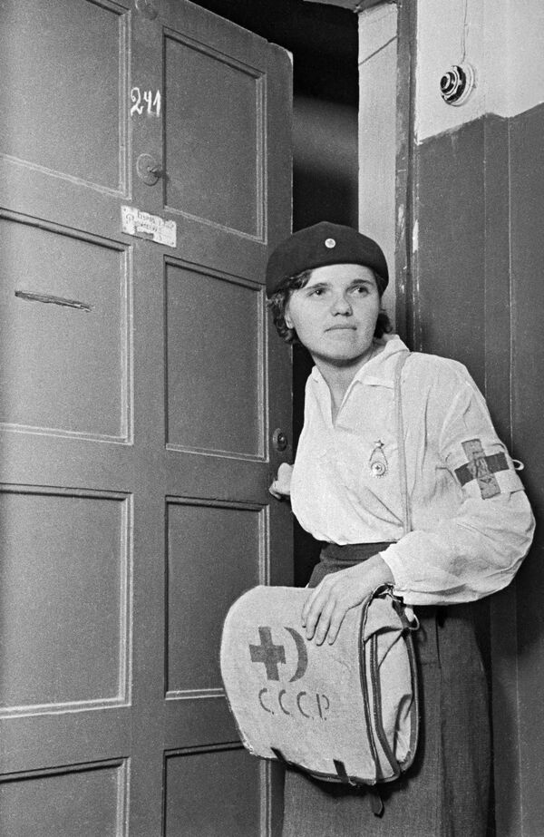 Y tá của cơ quan y tế. Moskva, tháng 6 năm 1941. - Sputnik Việt Nam