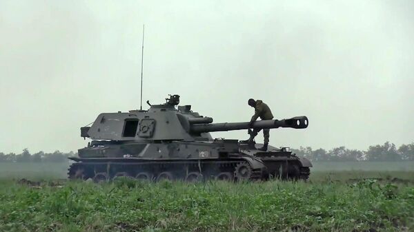 Lính pháo binh Nga phá hủy các vị trí của Lực lượng vũ trang Ukraina bằng hỏa lực từ pháo tự hành Acacia - Sputnik Việt Nam
