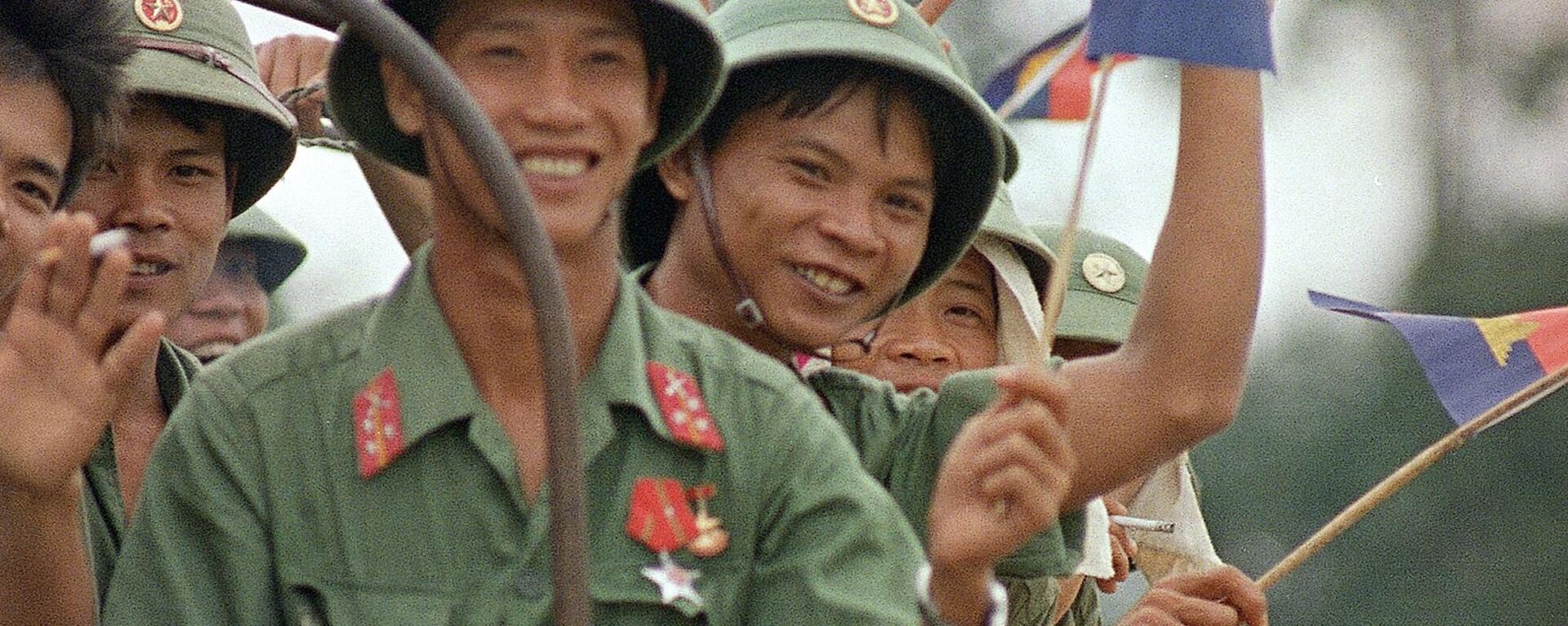 Bộ đội Việt Nam trở về Việt Nam sau khi rời Campuchia, 1989 - Sputnik Việt Nam, 1920, 24.06.2022